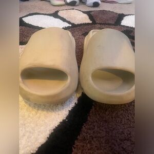 Yeszy Slide Men’s Size 12 - Used